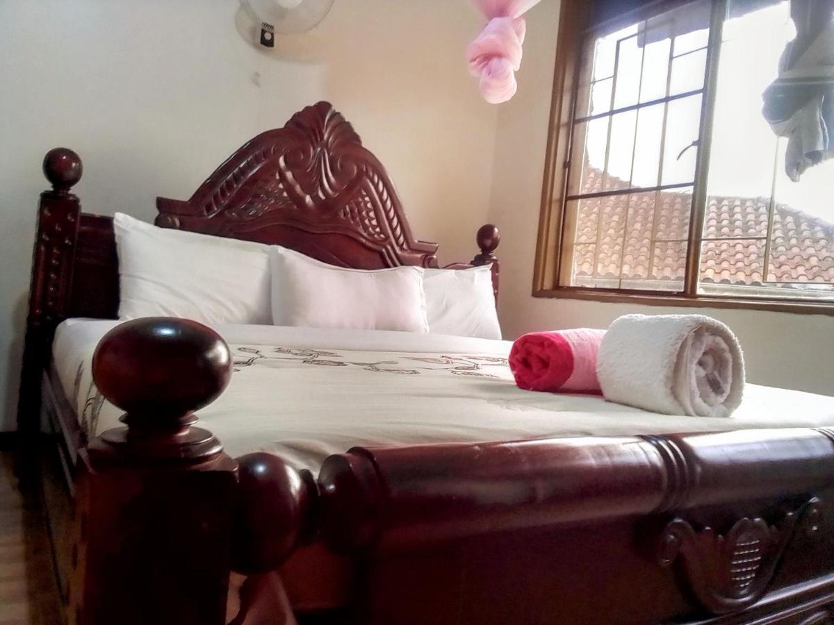 Discovery Courts Hotel عنتيبي المظهر الخارجي الصورة
