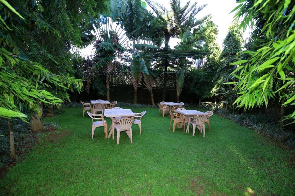 Discovery Courts Hotel عنتيبي المظهر الخارجي الصورة