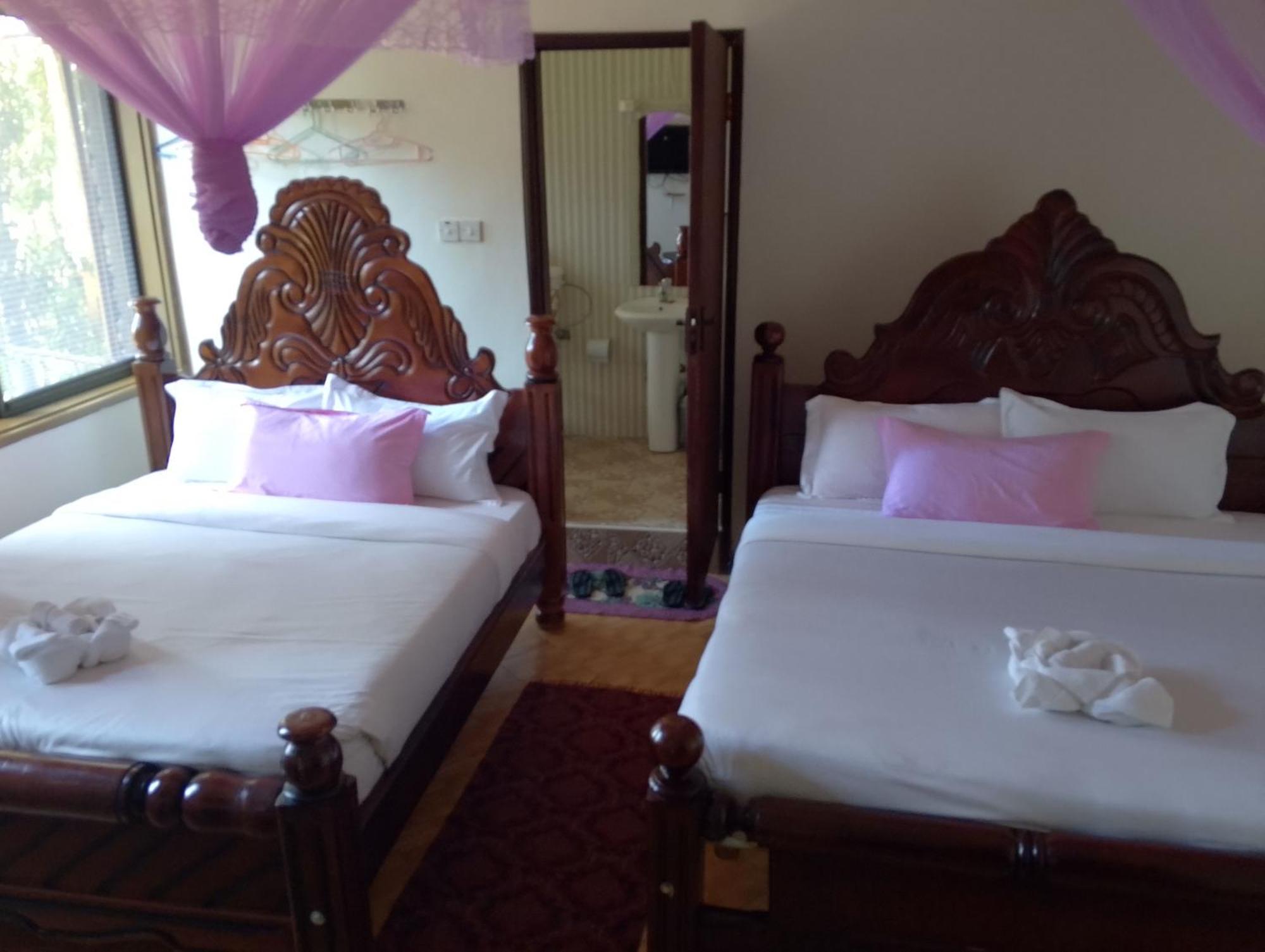 Discovery Courts Hotel عنتيبي المظهر الخارجي الصورة
