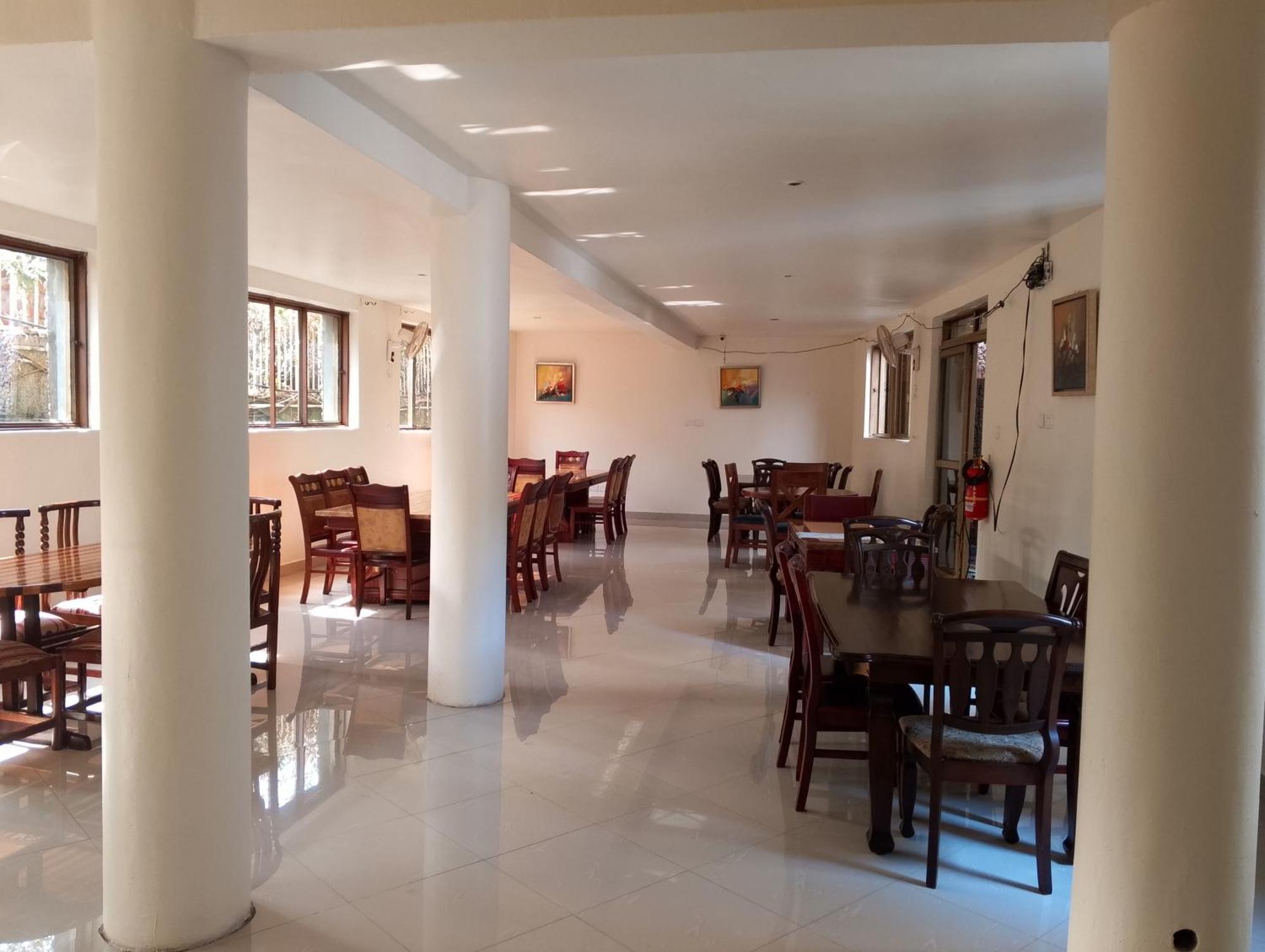 Discovery Courts Hotel عنتيبي المظهر الخارجي الصورة